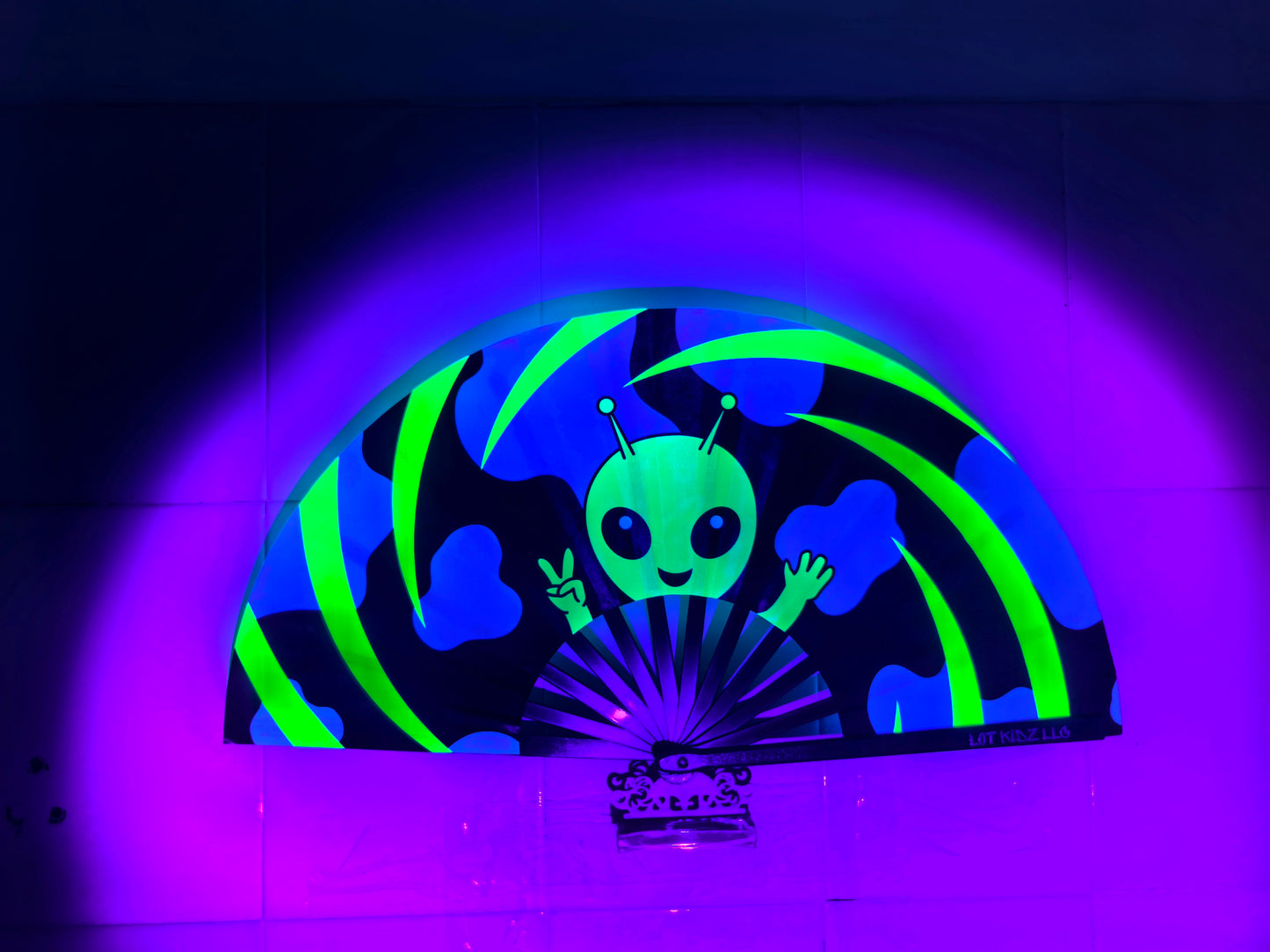Alien Peace Fan